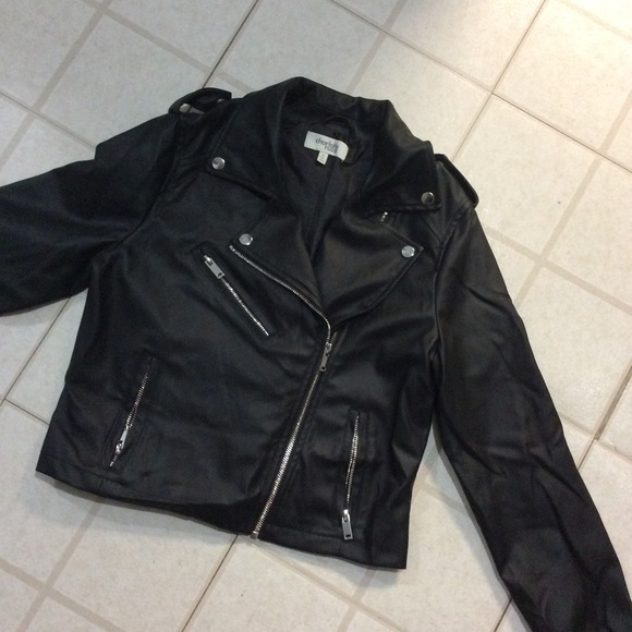 Spring Blowout! ✨ Black Faux Leather Cropped Moto Jacket, Medium✨ - Picture 2 of 3